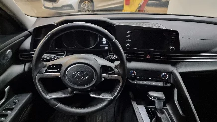 Hyundai Elantra photo-9